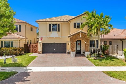 House in Cutler Bay, Florida 5 bedrooms, 302.49 sq.m. № 1850913 - photo 2