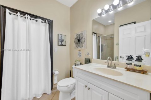 House in Cutler Bay, Florida 5 bedrooms, 302.49 sq.m. № 1850913 - photo 19