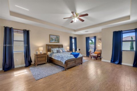 House in Cutler Bay, Florida 5 bedrooms, 302.49 sq.m. № 1850913 - photo 23