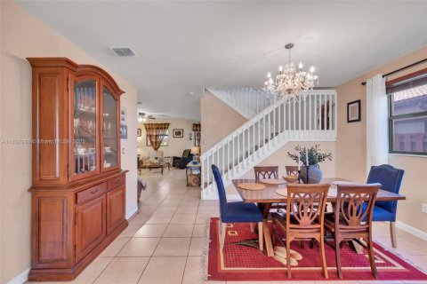 House in Cutler Bay, Florida 5 bedrooms, 302.49 sq.m. № 1850913 - photo 8