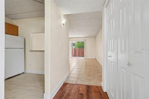 Condo in Tampa, Florida, 1 bedroom  № 2092547 - photo 2