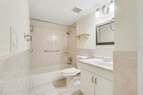 Condo in Tampa, Florida, 1 bedroom  № 2092547 - photo 12