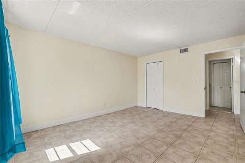 Condo in Tampa, Florida, 1 bedroom  № 2092547 - photo 15
