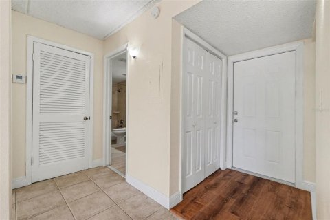 Condo in Tampa, Florida, 1 bedroom  № 2092547 - photo 7