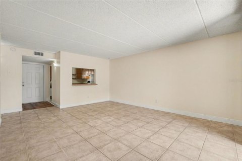 Condo in Tampa, Florida, 1 bedroom  № 2092547 - photo 5