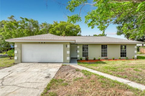 House in Altamonte Springs, Florida 4 bedrooms, 174.84 sq.m. № 2151489
