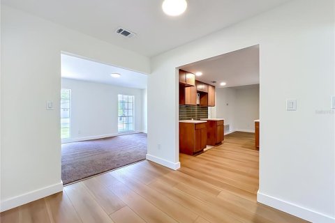 House in Altamonte Springs, Florida 4 bedrooms, 174.84 sq.m. № 2151489 - photo 13