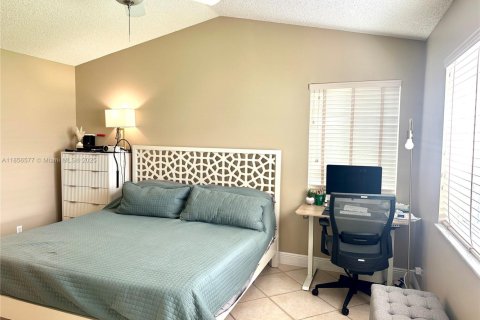 House in Weston, Florida 3 bedrooms, 125.14 sq.m. № 1882507 - photo 14