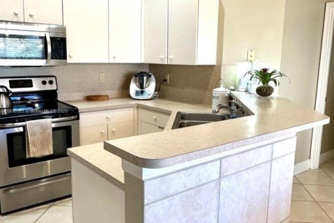 House in Weston, Florida 3 bedrooms, 125.14 sq.m. № 1882507 - photo 10