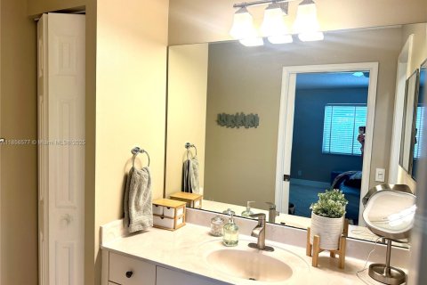 House in Weston, Florida 3 bedrooms, 125.14 sq.m. № 1882507 - photo 15