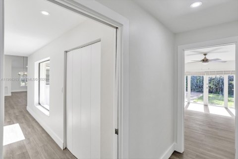 Снять в аренду виллу или дом в Майами, Флорида 3 спальни, 193.14м2, № 2029048 - фото 16