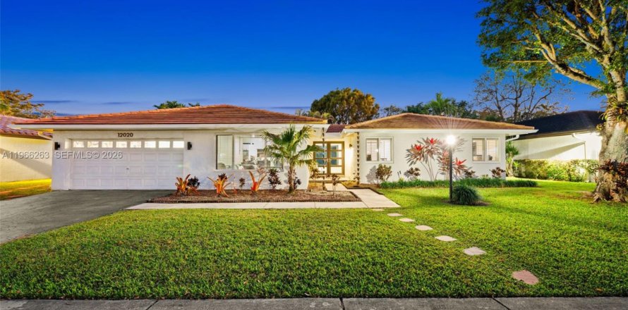 Дом в Майами, Флорида 3 спальни, 193.14м2 № 2029048