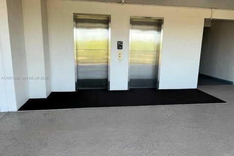 Condo in Pompano Beach, Florida, 1 bedroom  № 2065841 - photo 17