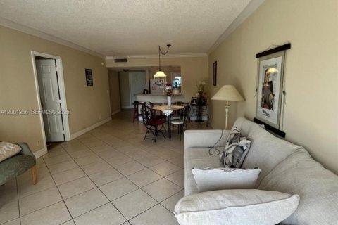 Condo in Pompano Beach, Florida, 1 bedroom  № 2065841 - photo 12