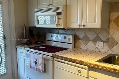 Condo in Pompano Beach, Florida, 1 bedroom  № 2065841 - photo 8