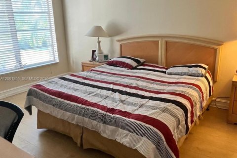 Condo in Pompano Beach, Florida, 1 bedroom  № 2065841 - photo 11