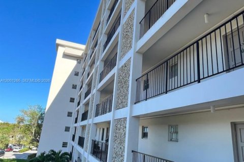 Condo in Pompano Beach, Florida, 1 bedroom  № 2065841 - photo 15