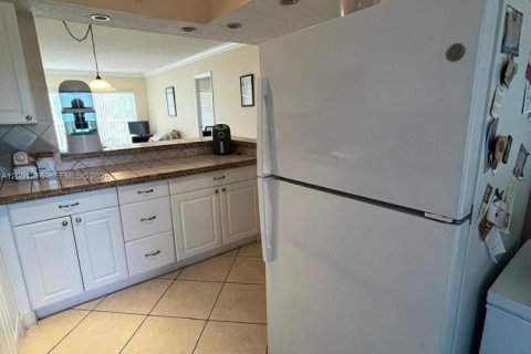 Condo in Pompano Beach, Florida, 1 bedroom  № 2065841 - photo 3