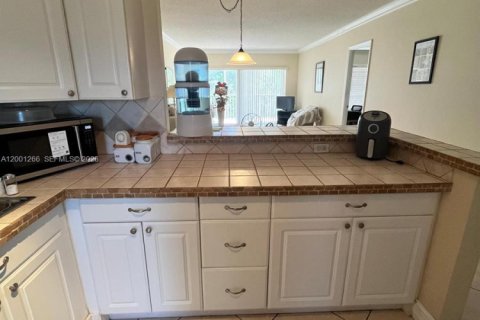 Condo in Pompano Beach, Florida, 1 bedroom  № 2065841 - photo 4