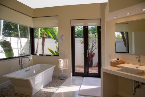 Villa ou maison à louer à Weston, Floride: 6 chambres, 330.64 m2 № 1888205 - photo 11