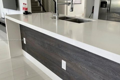 Condominio en alquiler en Dania Beach, Florida, 4 dormitorios, 202.34 m2 № 1974544 - foto 5