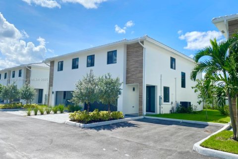 Condominio en Dania Beach, Florida, 4 dormitorios  № 1974544