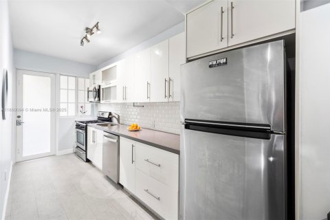Condominio en venta en Miami Beach, Florida, 2 dormitorios, 85.47 m2 № 1857157 - foto 14