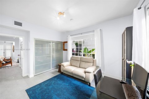 Condominio en venta en Miami Beach, Florida, 2 dormitorios, 85.47 m2 № 1857157 - foto 10