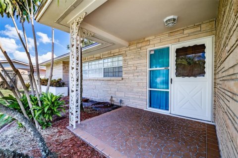 Villa ou maison à vendre à Tampa, Floride: 4 chambres, 180.69 m2 № 2294766 - photo 4