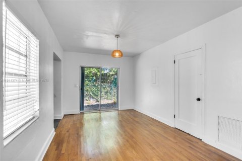 Купить виллу или дом в Майами-Бич, Флорида 2 спальни, 98.57м2, № 2054649 - фото 14