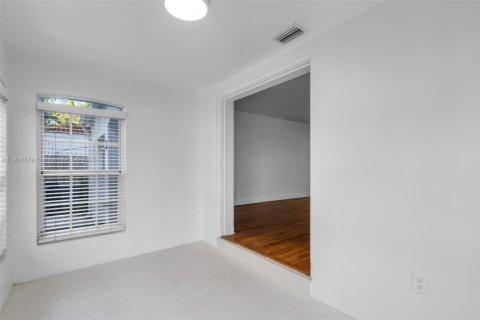 Купить виллу или дом в Майами-Бич, Флорида 2 спальни, 98.57м2, № 2054649 - фото 19