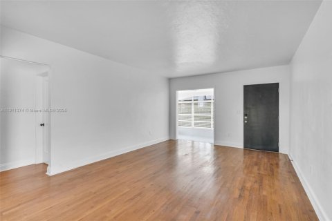 Купить виллу или дом в Майами-Бич, Флорида 2 спальни, 98.57м2, № 2054649 - фото 12