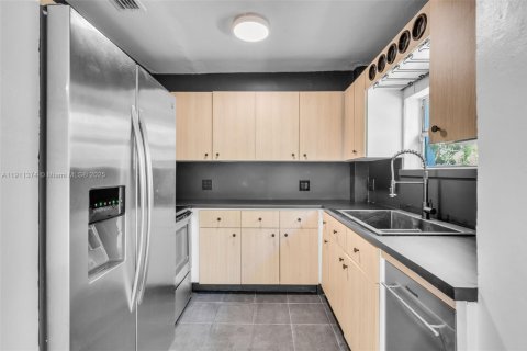 Купить виллу или дом в Майами-Бич, Флорида 2 спальни, 98.57м2, № 2054649 - фото 16