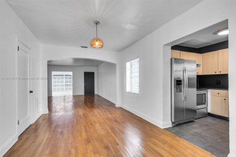 Купить виллу или дом в Майами-Бич, Флорида 2 спальни, 98.57м2, № 2054649 - фото 15