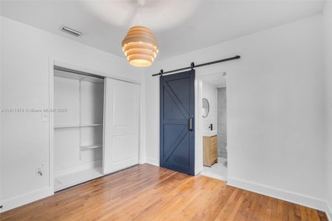 Купить виллу или дом в Майами-Бич, Флорида 2 спальни, 98.57м2, № 2054649 - фото 24