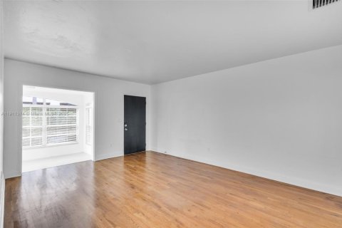 Купить виллу или дом в Майами-Бич, Флорида 2 спальни, 98.57м2, № 2054649 - фото 13