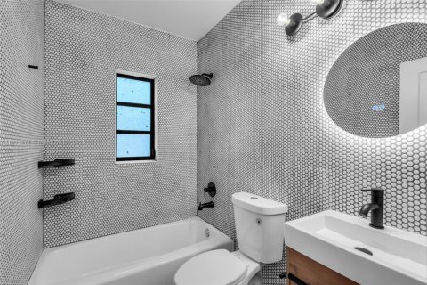 Купить виллу или дом в Майами-Бич, Флорида 2 спальни, 98.57м2, № 2054649 - фото 29