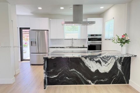 Villa ou maison à vendre à Miami, Floride: 3 chambres, 129.13 m2 № 2071864 - photo 3