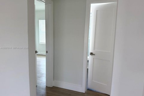 Villa ou maison à vendre à Miami, Floride: 3 chambres, 129.13 m2 № 2071864 - photo 8