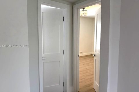 Villa ou maison à vendre à Miami, Floride: 3 chambres, 129.13 m2 № 2071864 - photo 5