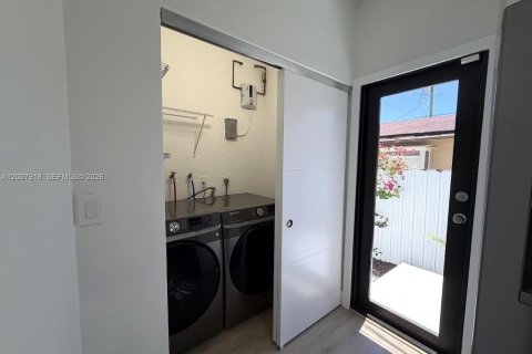 Villa ou maison à vendre à Miami, Floride: 3 chambres, 129.13 m2 № 2071864 - photo 14