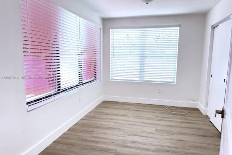 Villa ou maison à vendre à Miami, Floride: 3 chambres, 129.13 m2 № 2071864 - photo 12