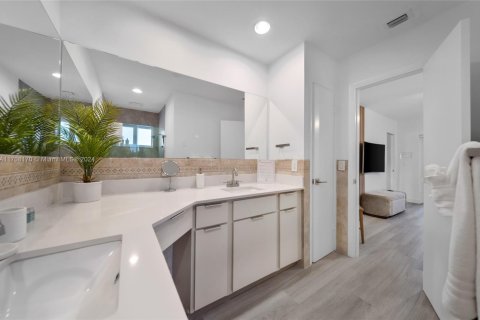 House in Fort Lauderdale, Florida 3 bedrooms, 175.03 sq.m. № 1859779 - photo 20