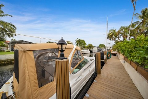 House in Fort Lauderdale, Florida 3 bedrooms, 175.03 sq.m. № 1859779 - photo 10