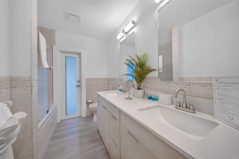House in Fort Lauderdale, Florida 3 bedrooms, 175.03 sq.m. № 1859779 - photo 23