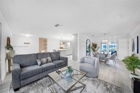 House in Fort Lauderdale, Florida 3 bedrooms, 175.03 sq.m. № 1859779 - photo 15