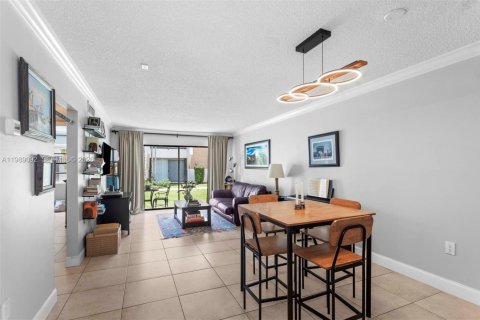 Condominio en Pinecrest, Florida, 1 dormitorio  № 2056501