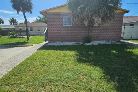 Casa en Saint Pete Beach, Florida 4 dormitorios, 120.77 m2 № 2375819
