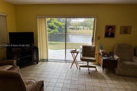 Casa en venta en Tamarac, Florida, 2 dormitorios, 151.34 m2 № 1786477 - foto 12