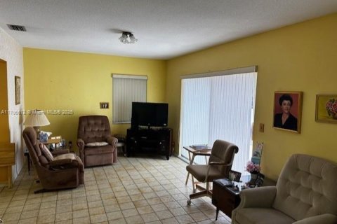 Casa en venta en Tamarac, Florida, 2 dormitorios, 151.34 m2 № 1786477 - foto 4